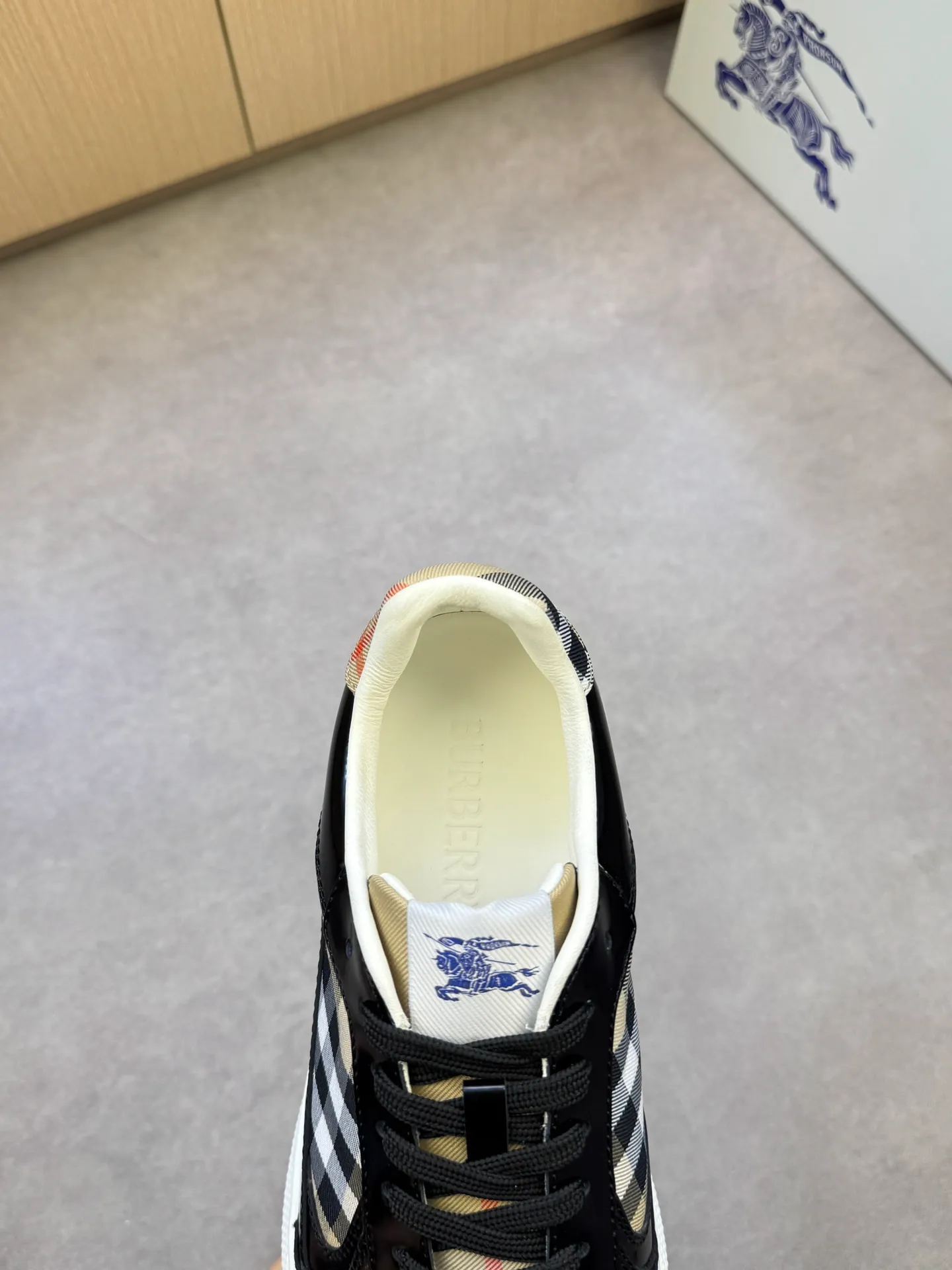 P400 [BURBERRY] Burberry casual sports sneakers - Upper: imported 🔝 open edge beaded calfskin, brand totem cloth, tongue brand cloth label - Inner: water-dyed cowhide - Outsole: ultra-light TPR rubber; two-color molded outsole - Super high quality control·Fine workmanship: highlighted (high-end, extravagance, grade) -Size: 38-44 (Male 45, can be customized)·BBR0372